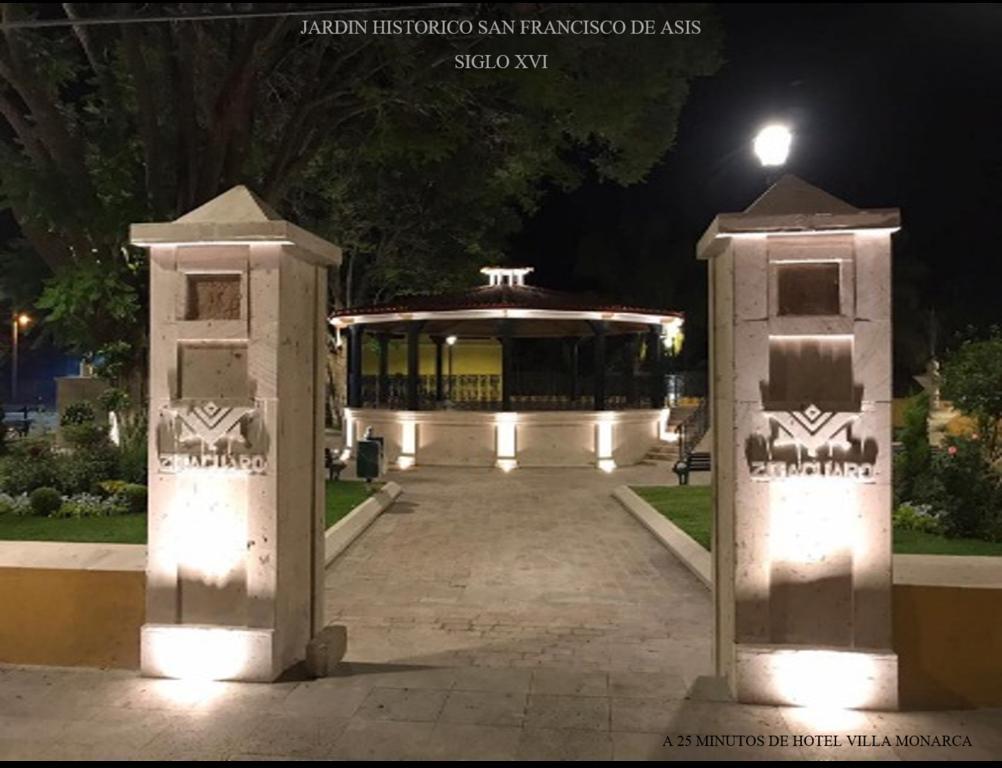 Hotel Villa Monarca Inn Zitacuaro ภายนอก รูปภาพ
