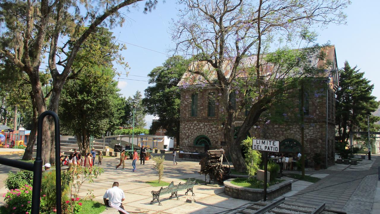 Hotel Villa Monarca Inn Zitacuaro ภายนอก รูปภาพ