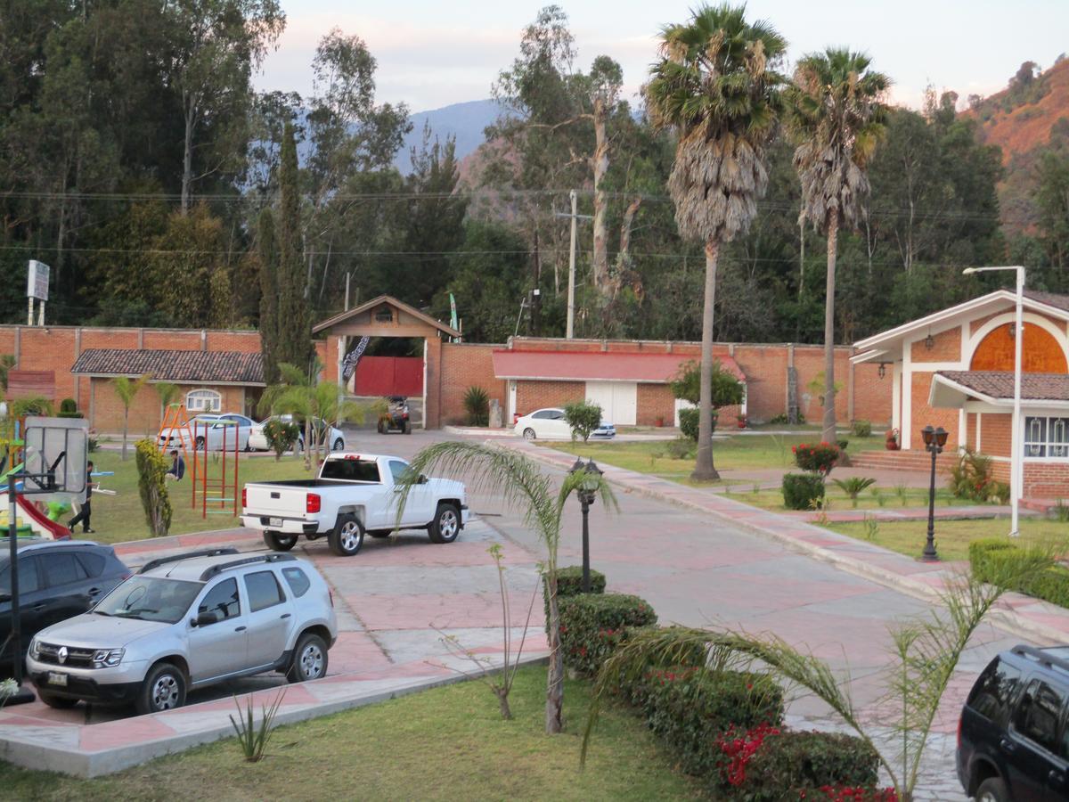 Hotel Villa Monarca Inn Zitacuaro ภายนอก รูปภาพ