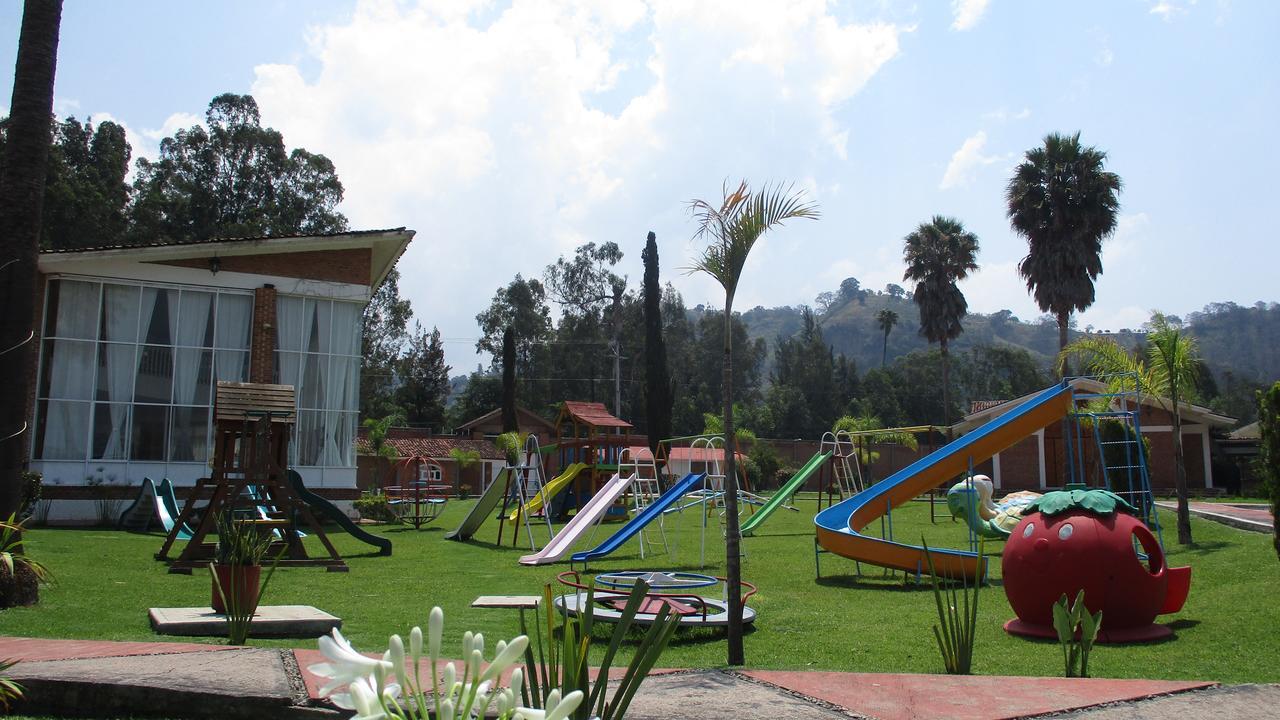 Hotel Villa Monarca Inn Zitacuaro ภายนอก รูปภาพ
