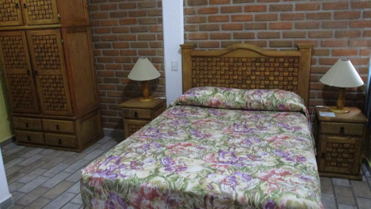 Hotel Villa Monarca Inn Zitacuaro ภายนอก รูปภาพ