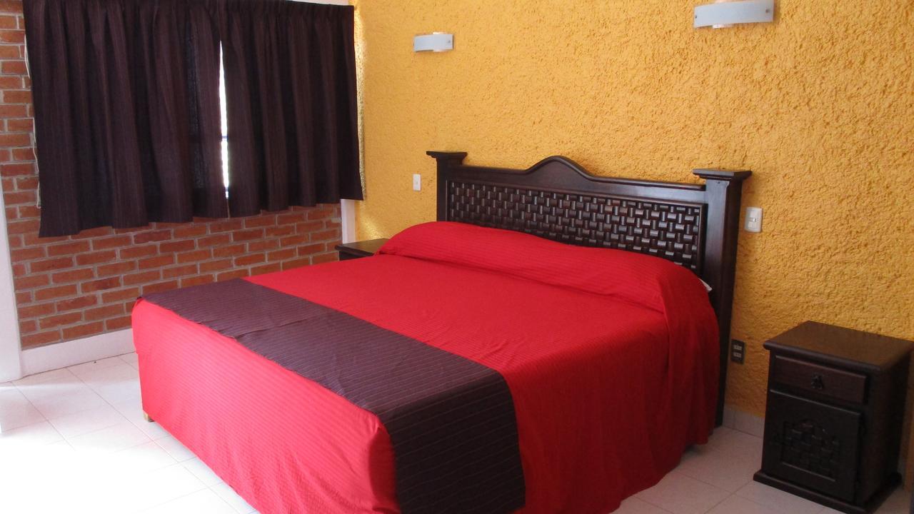 Hotel Villa Monarca Inn Zitacuaro ภายนอก รูปภาพ