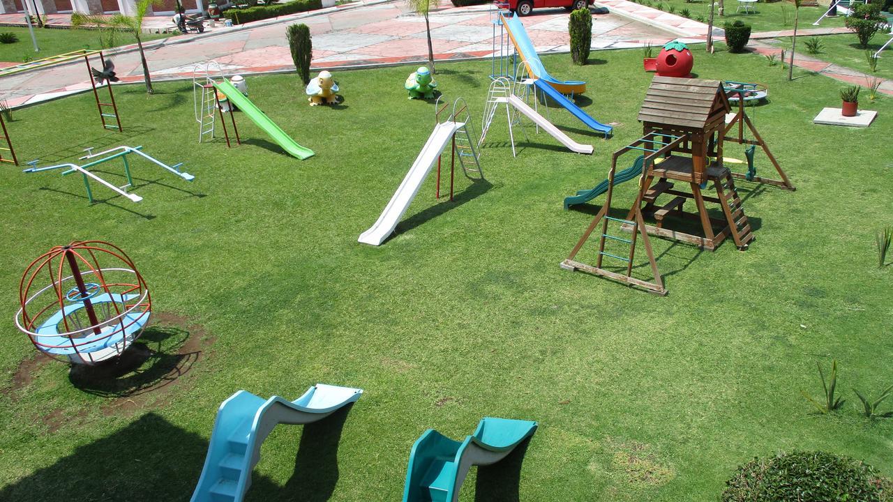 Hotel Villa Monarca Inn Zitacuaro ภายนอก รูปภาพ