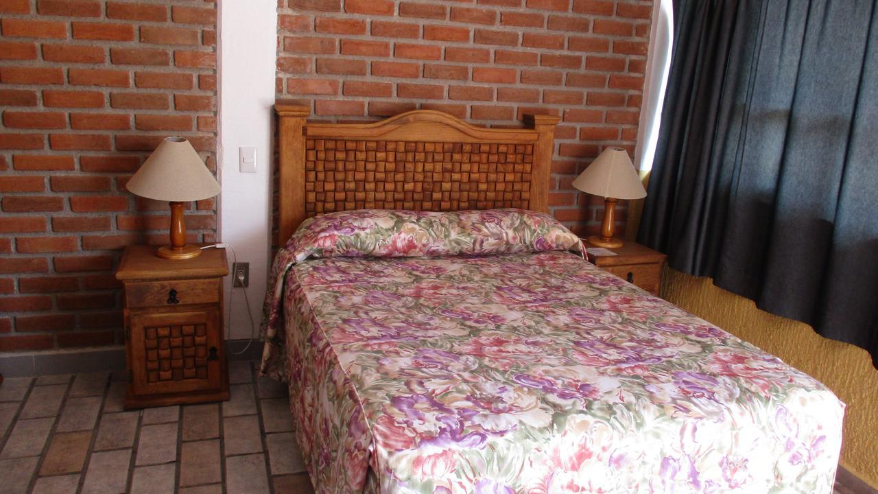 Hotel Villa Monarca Inn Zitacuaro ภายนอก รูปภาพ