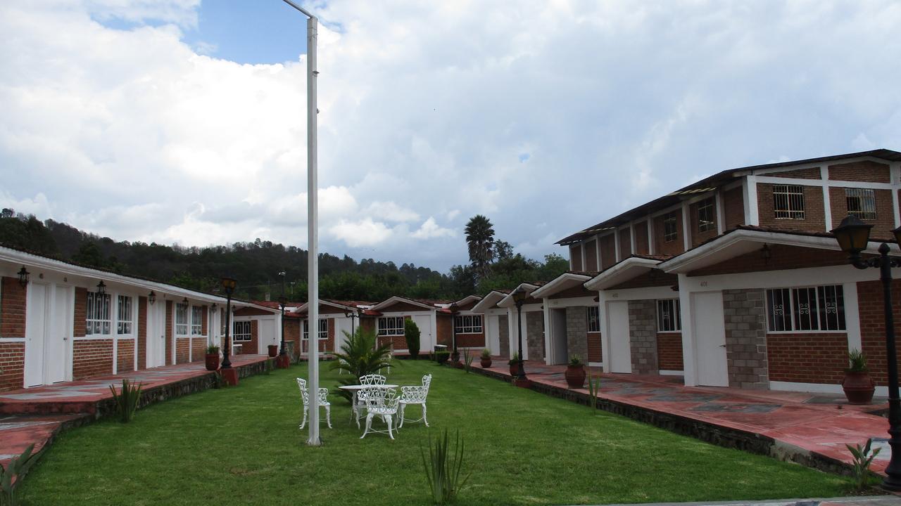 Hotel Villa Monarca Inn Zitacuaro ภายนอก รูปภาพ