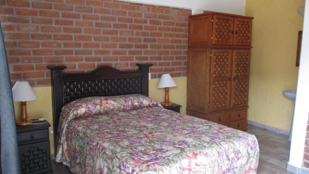 Hotel Villa Monarca Inn Zitacuaro ภายนอก รูปภาพ
