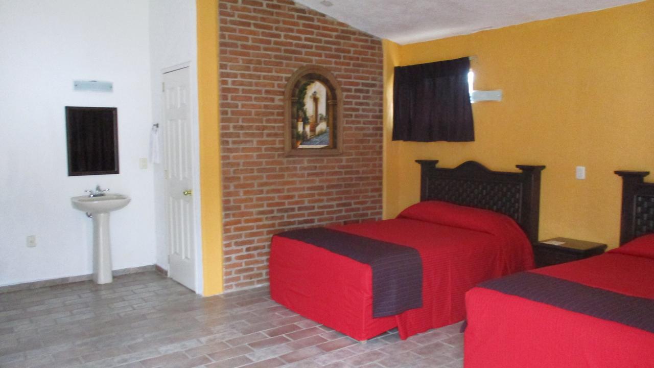 Hotel Villa Monarca Inn Zitacuaro ภายนอก รูปภาพ