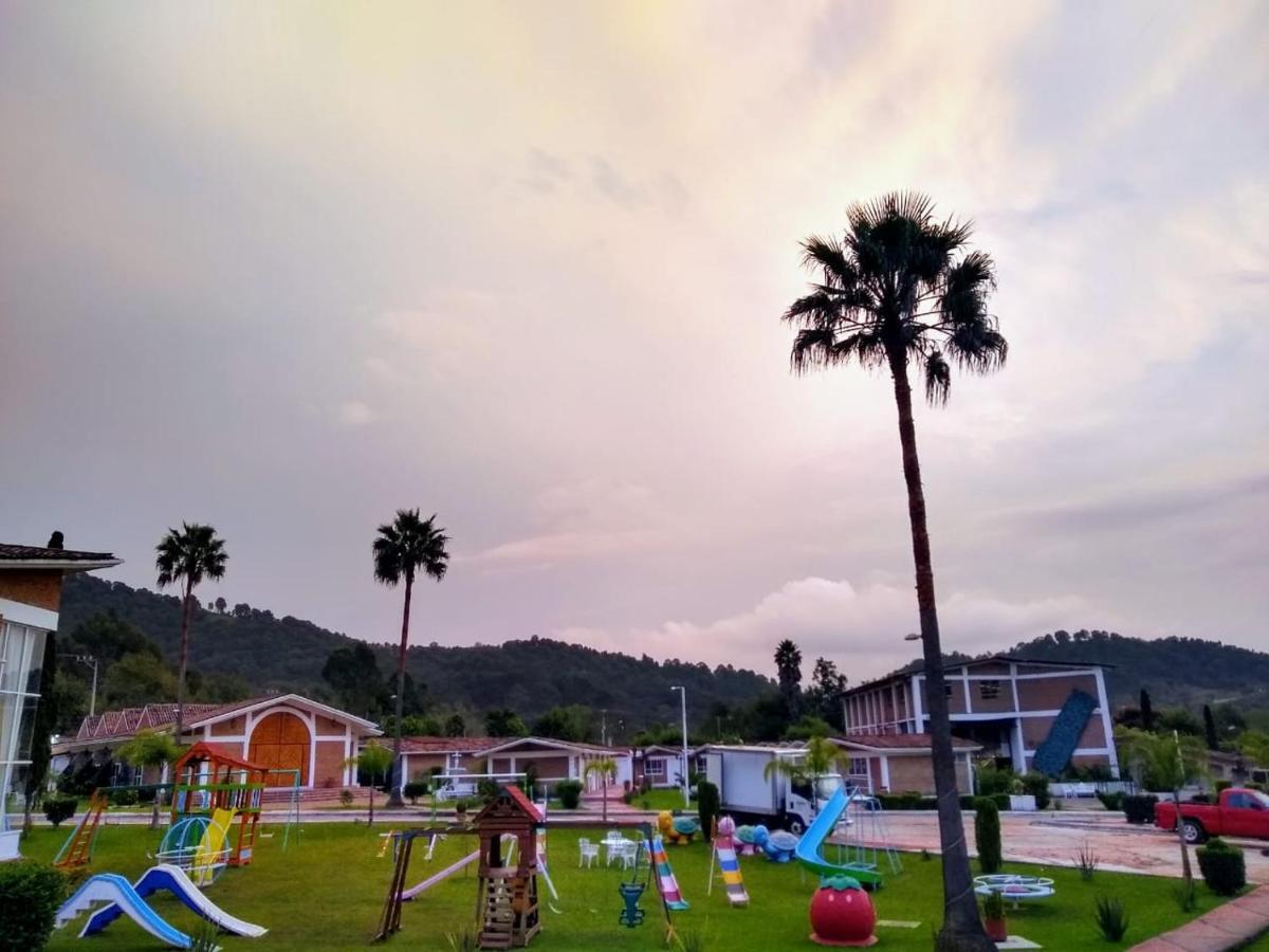 Hotel Villa Monarca Inn Zitacuaro ภายนอก รูปภาพ
