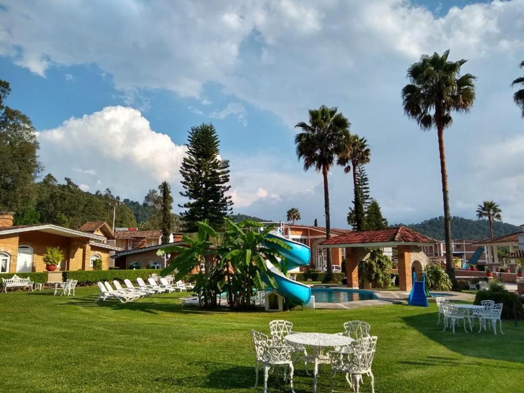 Hotel Villa Monarca Inn Zitacuaro ภายนอก รูปภาพ