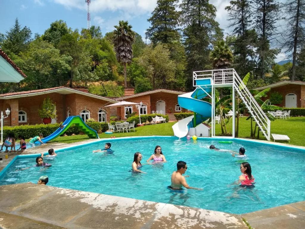 Hotel Villa Monarca Inn Zitacuaro ภายนอก รูปภาพ
